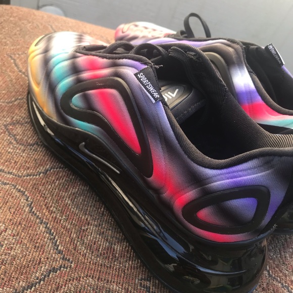 AirMax 720 (New) - Picture 1 of 6